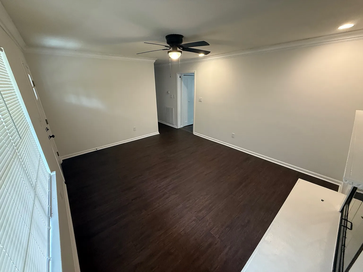 3 bed, 1110 sqft, $1,325 — Photo 4