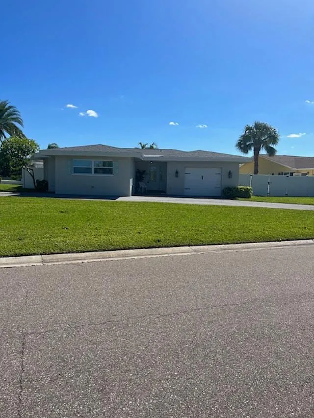 3 bed 3 bath Belleair Beach SFH — Photo 1