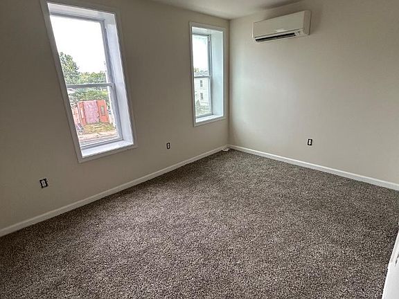 5th image of 2514 Huron St