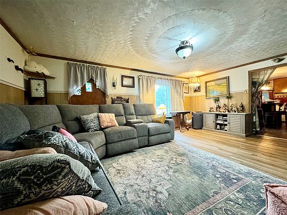3rd image of 9403 Sunshine Ln
