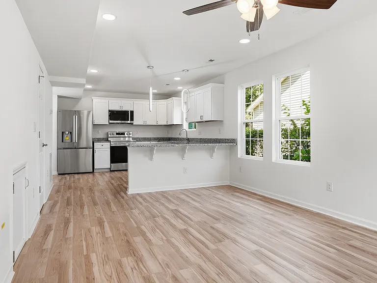 516 Singletary St SE — Photo 8