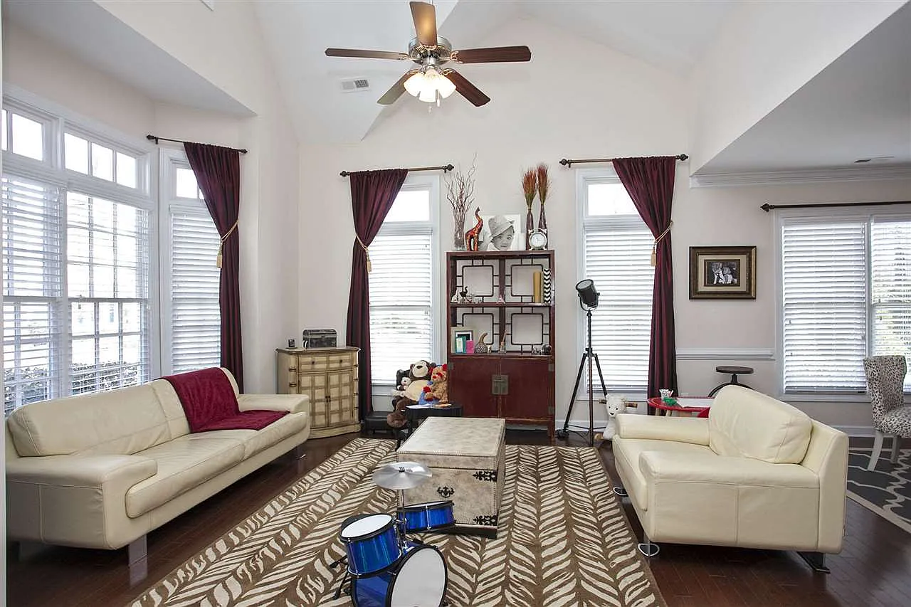 3 bed, 2.5 bath, 2040 sqft, $2,250 — Photo 4