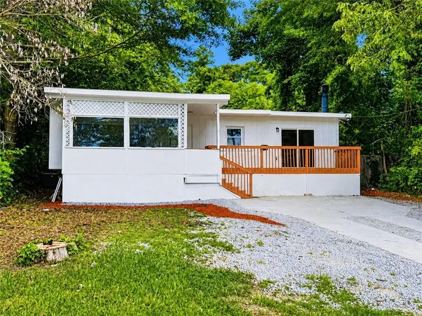 967 Lake Dr, Snellville, GA 30039