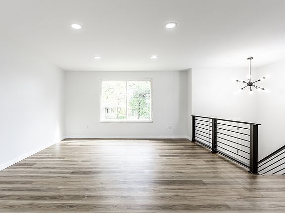 5th image of 902 Woodlark Dr