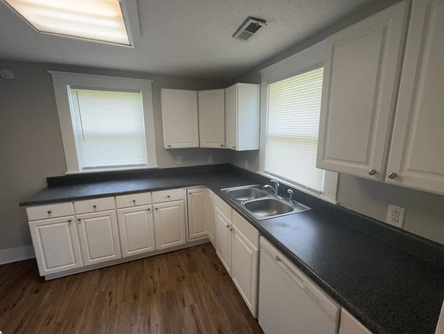 Updated 2 Bedroom Home Just Minutes from Downtown Chattanooga! — Photo 2