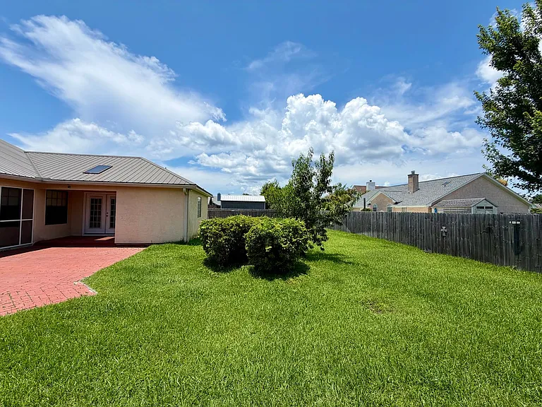 604 Mallory Dr — Photo 16