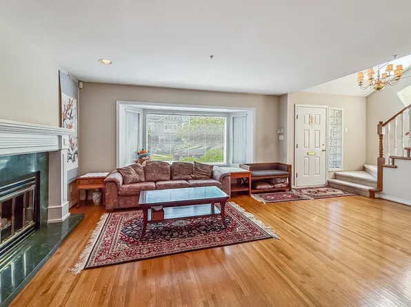 2755 W 20th Ave, Vancouver, BC V6L 1H1