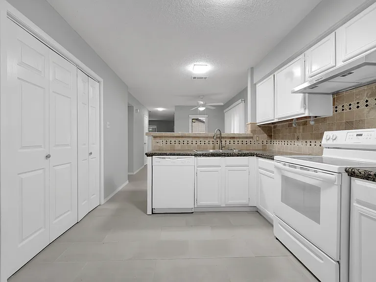 2111 E Belt Line Rd — Photo 5