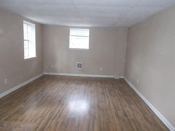 2nd image of 831 Hillcrest Dr