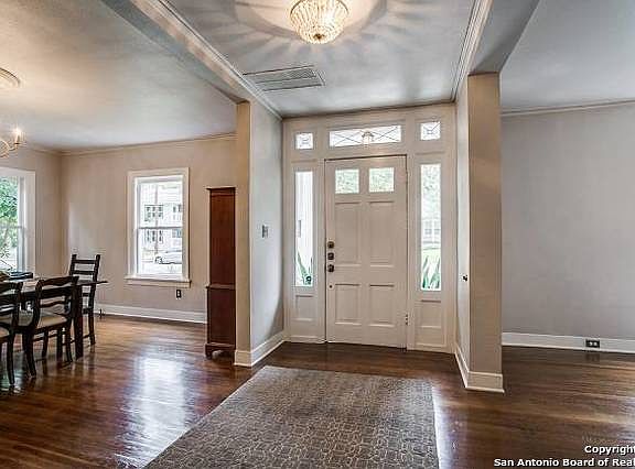 3rd image of 426 W Gramercy Pl