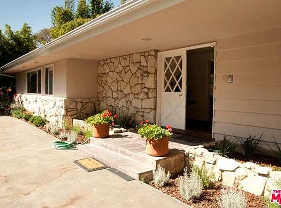 3rd image of 831 San Vicente Blvd