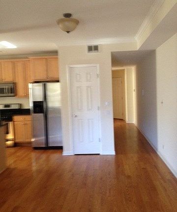 3rd image of 2419 W Hutchinson St APT 2W