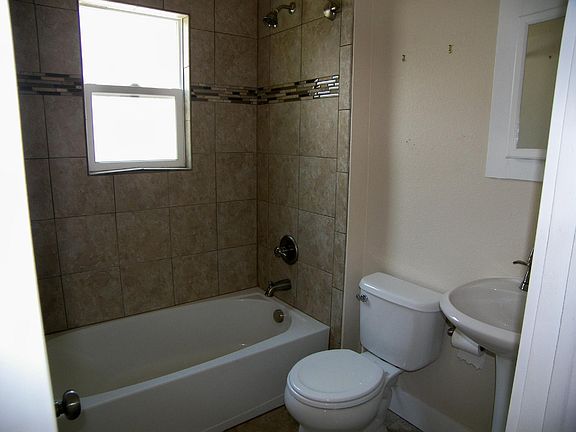 Main Floor Full Bath