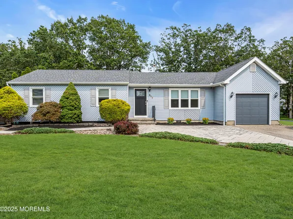 317 Trenton Avenue N, Bayville, NJ 08721