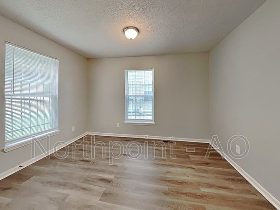 4th image of 4244 Paseo Blvd