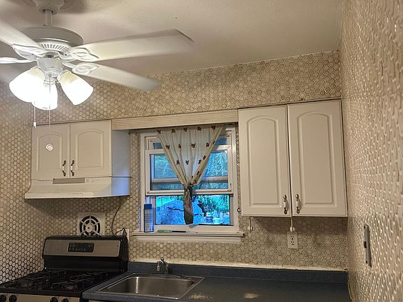 2nd image of 1876 Peck Ave #2