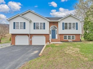 930 Brookfield Ln, Roanoke, VA 24012