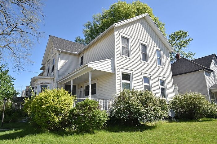 1st image of 901 E Washington St