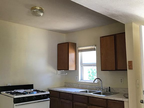 3rd image of 130 Caldwell St #1