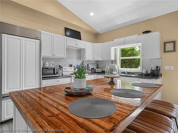 3rd image of 10134 S Orange Blossom Blvd