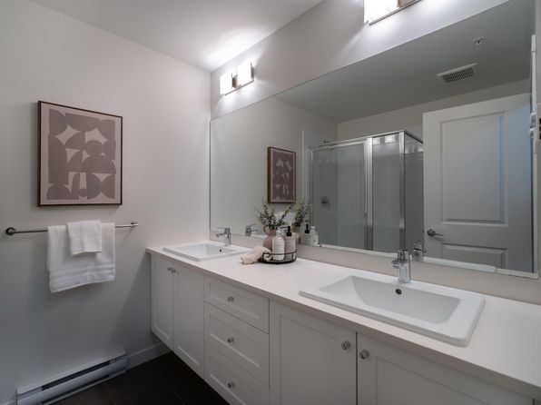 2 bedroom rental in Surrey — photo 11