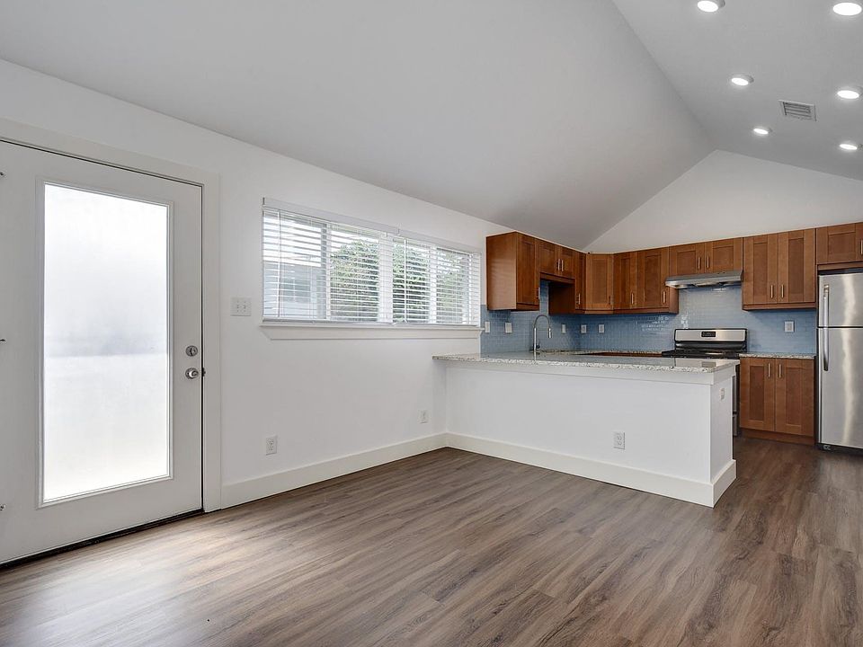 1st image of 1311 E 52nd St #3