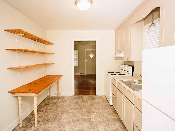 5th image of 102 Monaview Cir #A