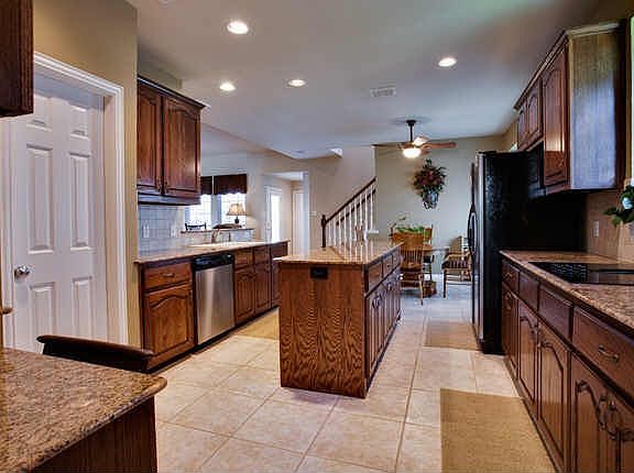 4th image of 9643 Mulberry Ln