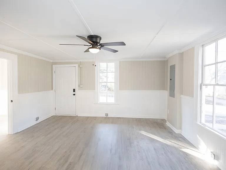 205 W Cherry St — Photo 21