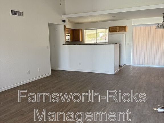 3rd image of 4861 E Evergreen St