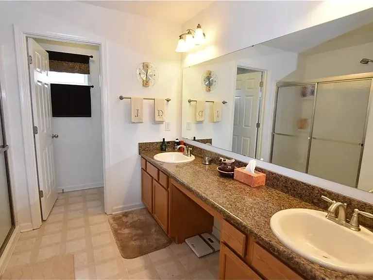 2413 Shadow Bend Dr — Photo 10