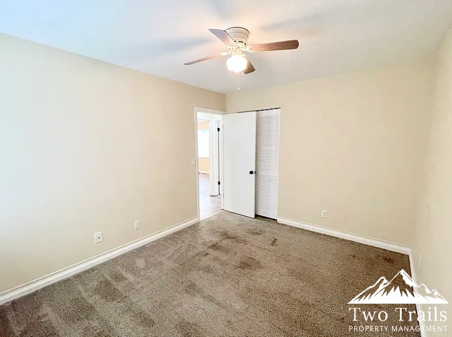 2 Bed/1.5 Lower Level Condo — Photo 4