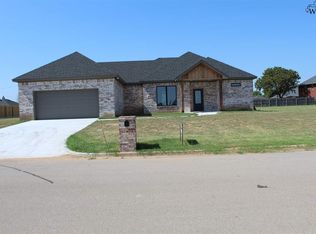 1413 Danberry St, Burkburnett, TX 76354