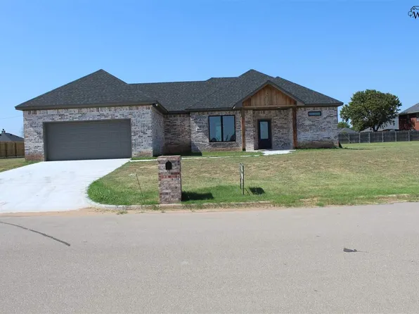 1413 Danberry St, Burkburnett, TX 76354