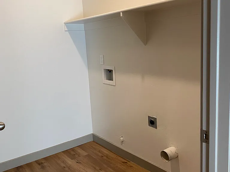460 N Main St — Photo 3