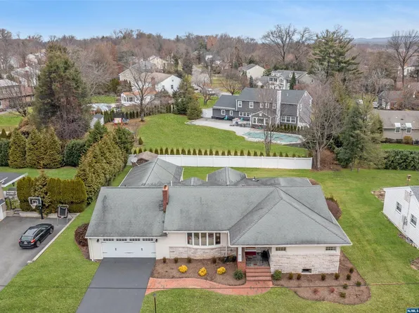 718 Neill Ct, Oradell, NJ 07649