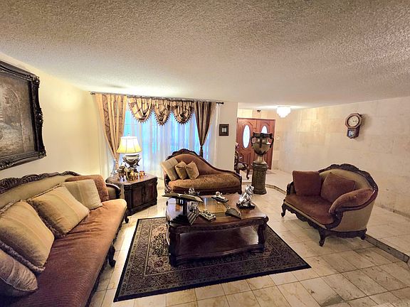4th image of 10421 SW 17th St