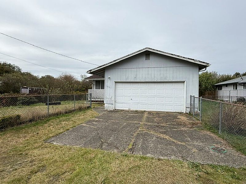 2nd image of 1621 Harding Road