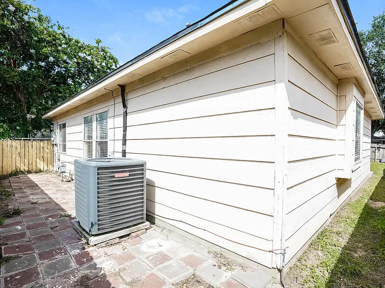 6615 Bluebottle Ln — Photo 15