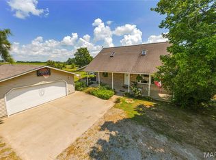 950 Cook Rd, Eldorado, IL 62930