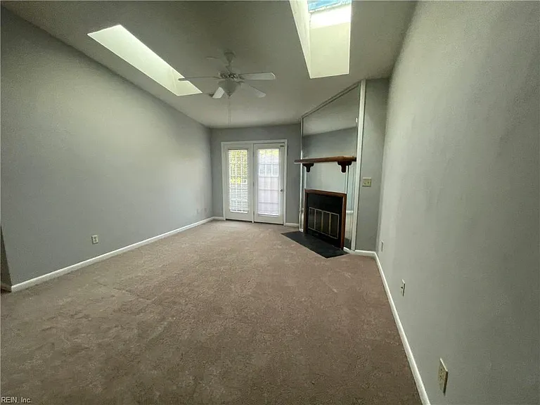 614 Waters Dr — Photo 4