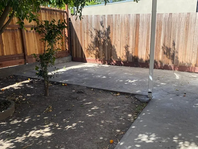 18048 Comstock Ave — Photo 4