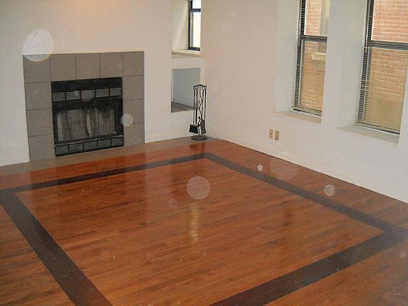 3rd image of 5391 Pershing Ave APT B
