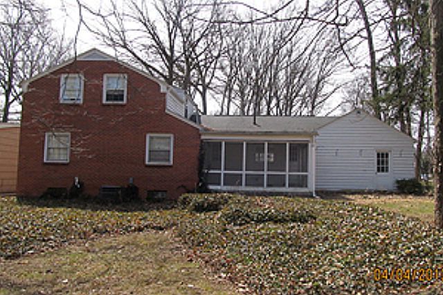 2nd image of 976 Linwood Pl