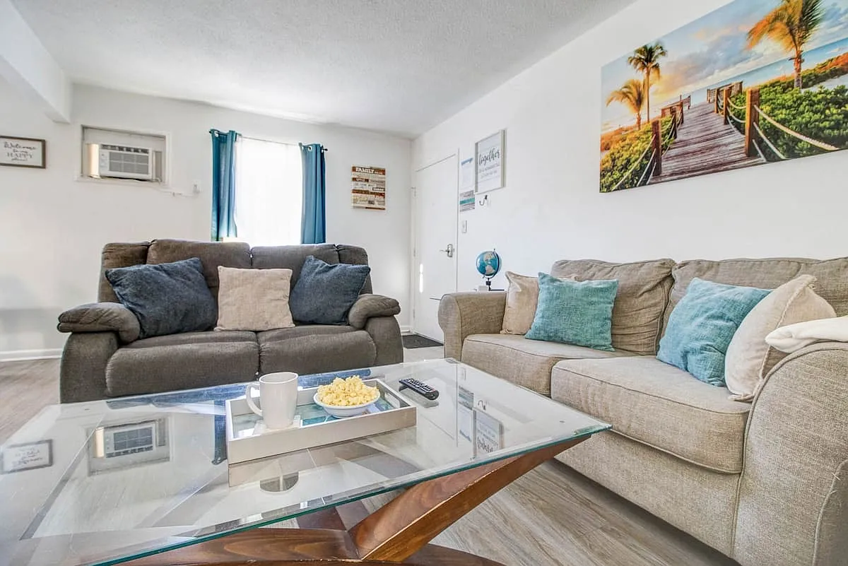 2 bed, 790 sqft, $2,400 — Photo 2