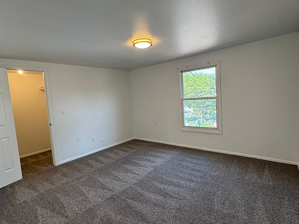 Master Bedroom | Walk-in-Closet