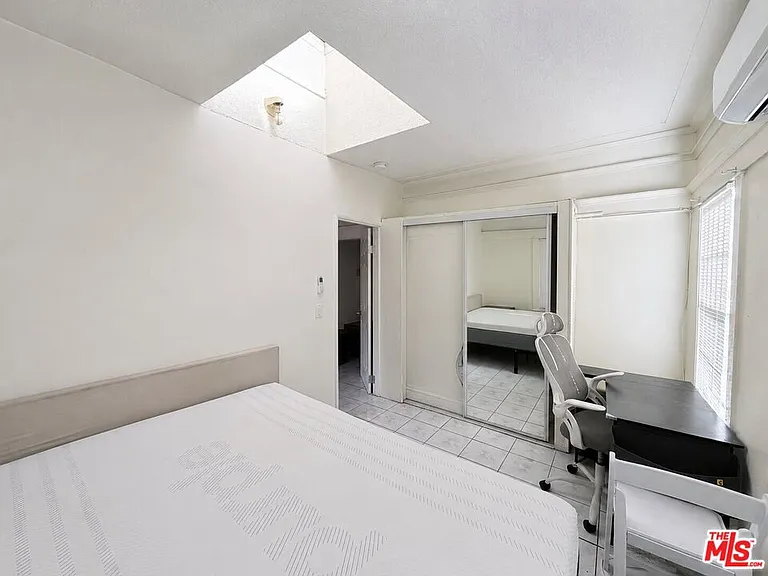 1188 W 37th Dr — Photo 9