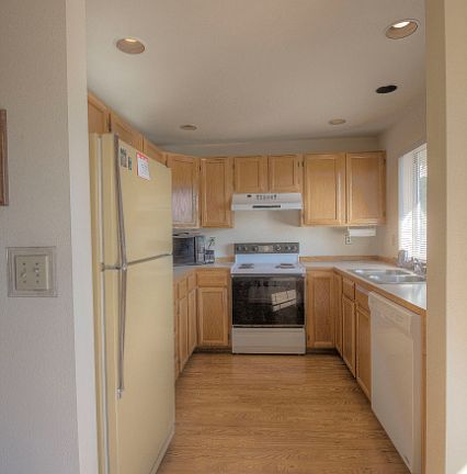 5th image of 12009 224th Avenue Ct E