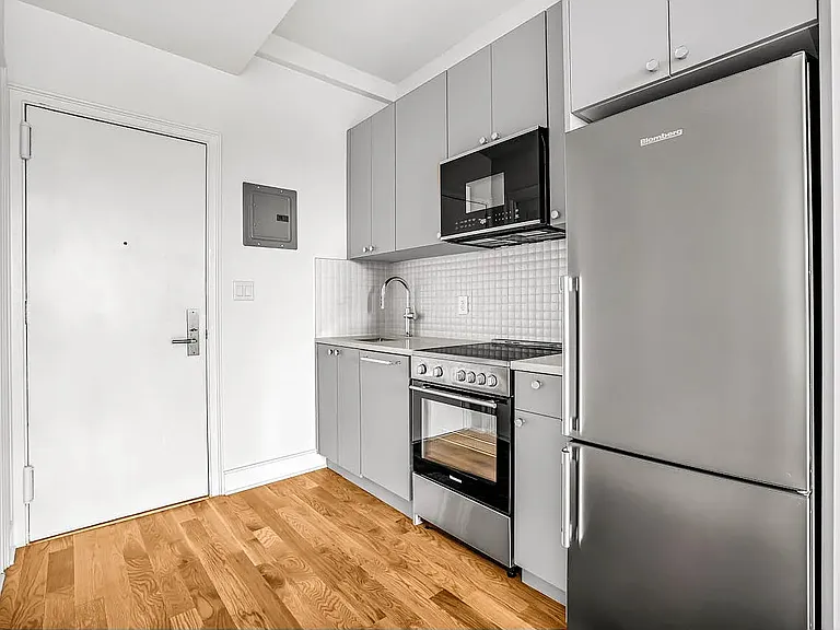 208 W 23rd St #1611 — Photo 7