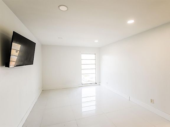 5th image of 6609 NW 80th Court